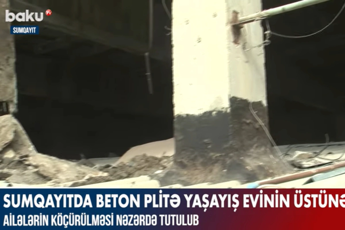 Sumqayıtda beton plitə yaşayış evinin üstünə düşüb – VİDEO